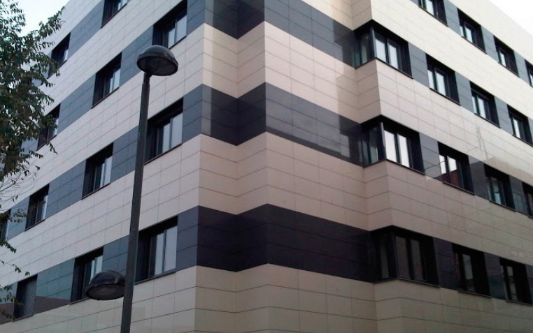 Fachadas Ventiladas de Gres Porcelánico Frontek