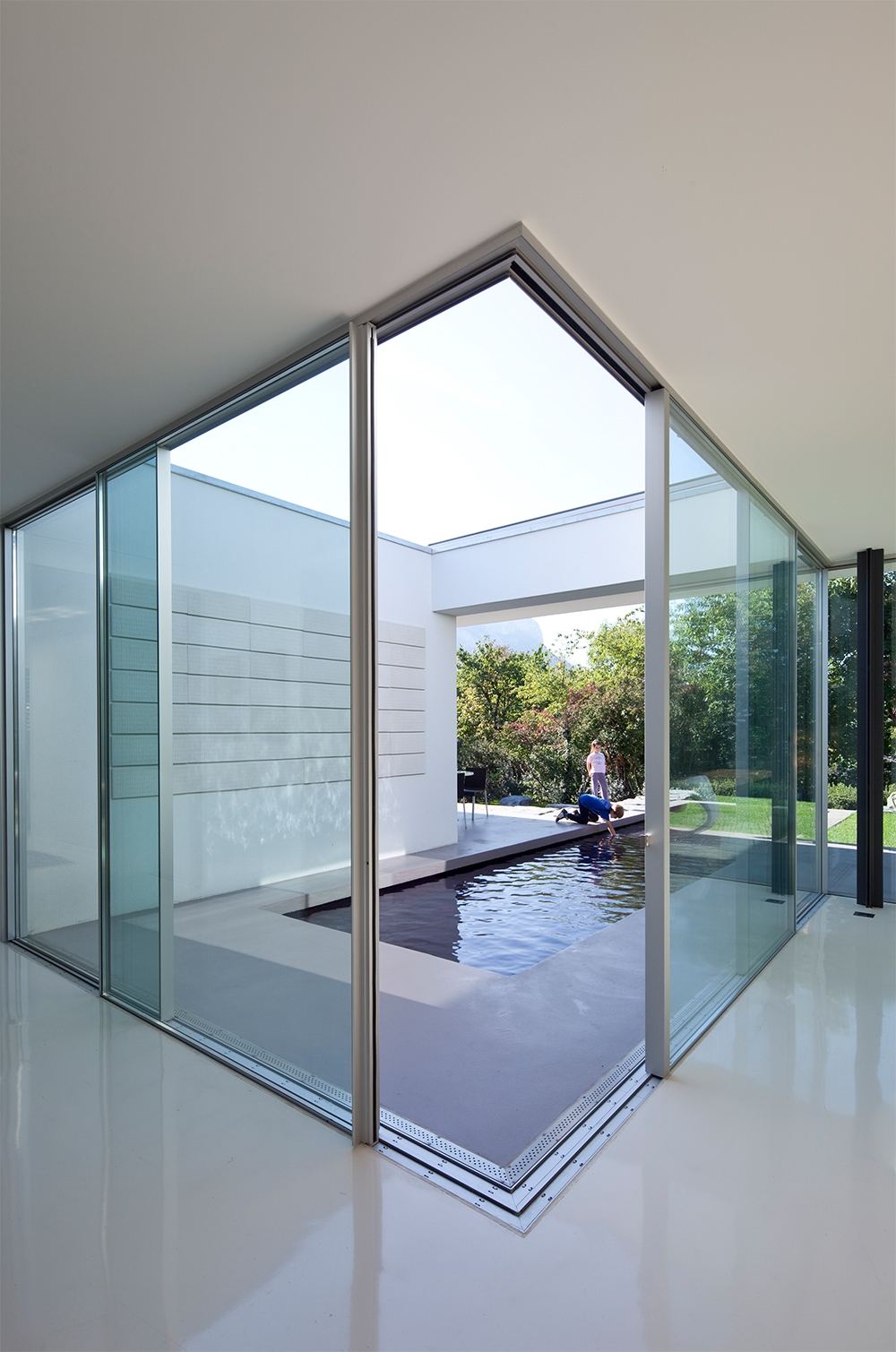 Minimalist Window - ah! Corner