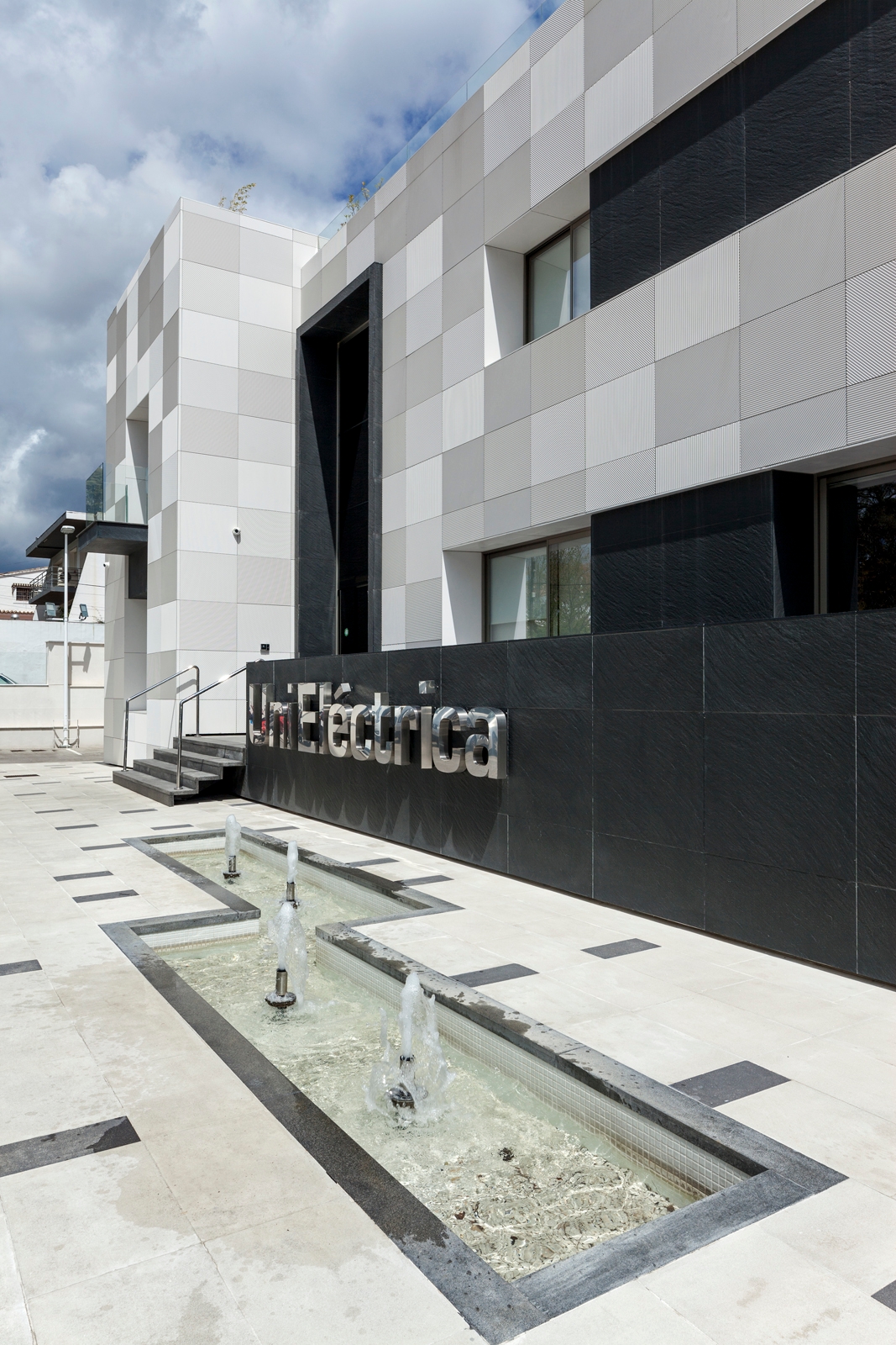 Ventilated Facade in UniEléctrica