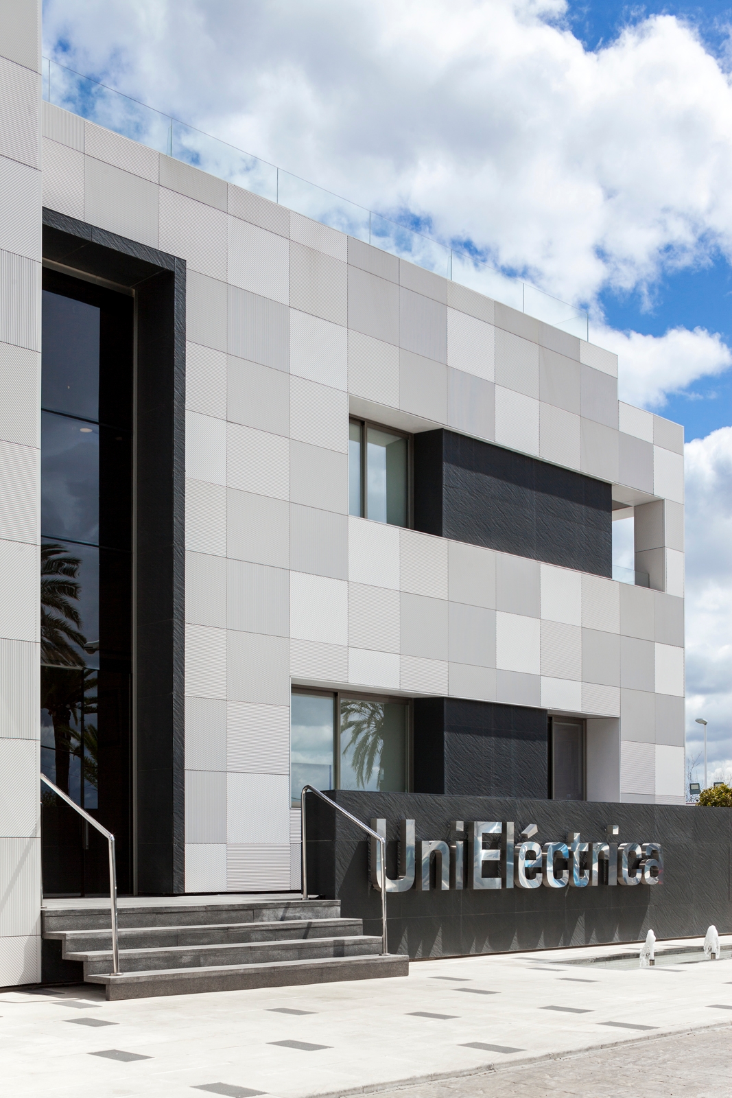 Ventilated Facade in UniEléctrica