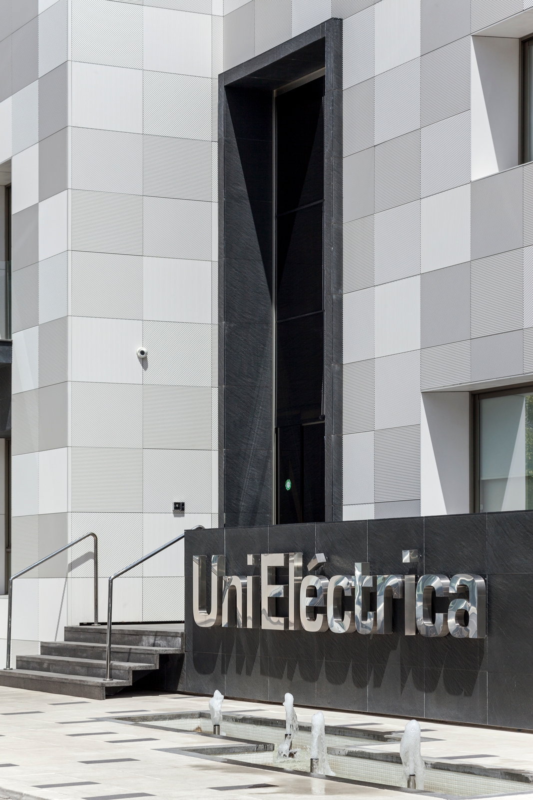 Ventilated Facade in UniEléctrica