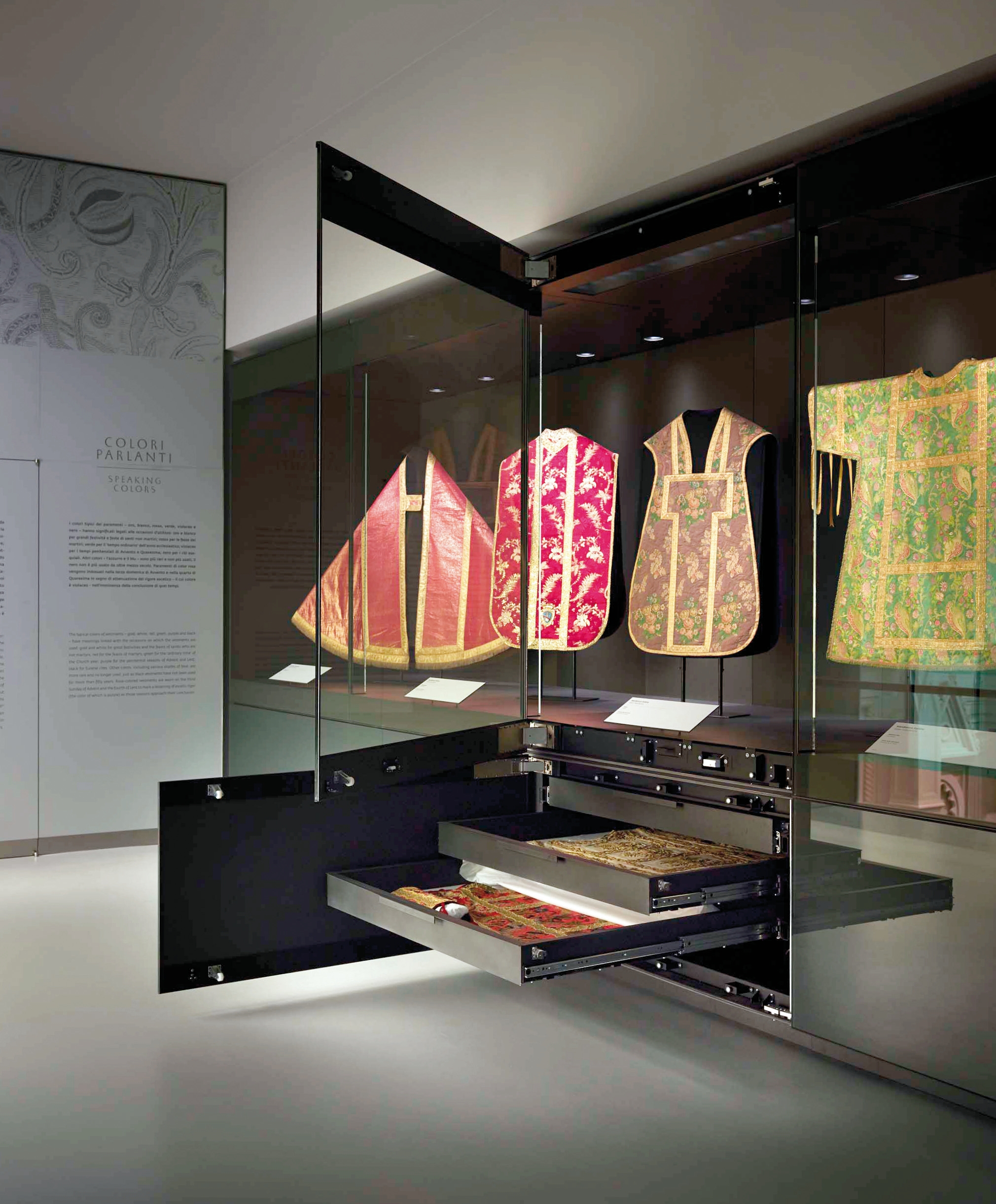 Display Case - D-Class