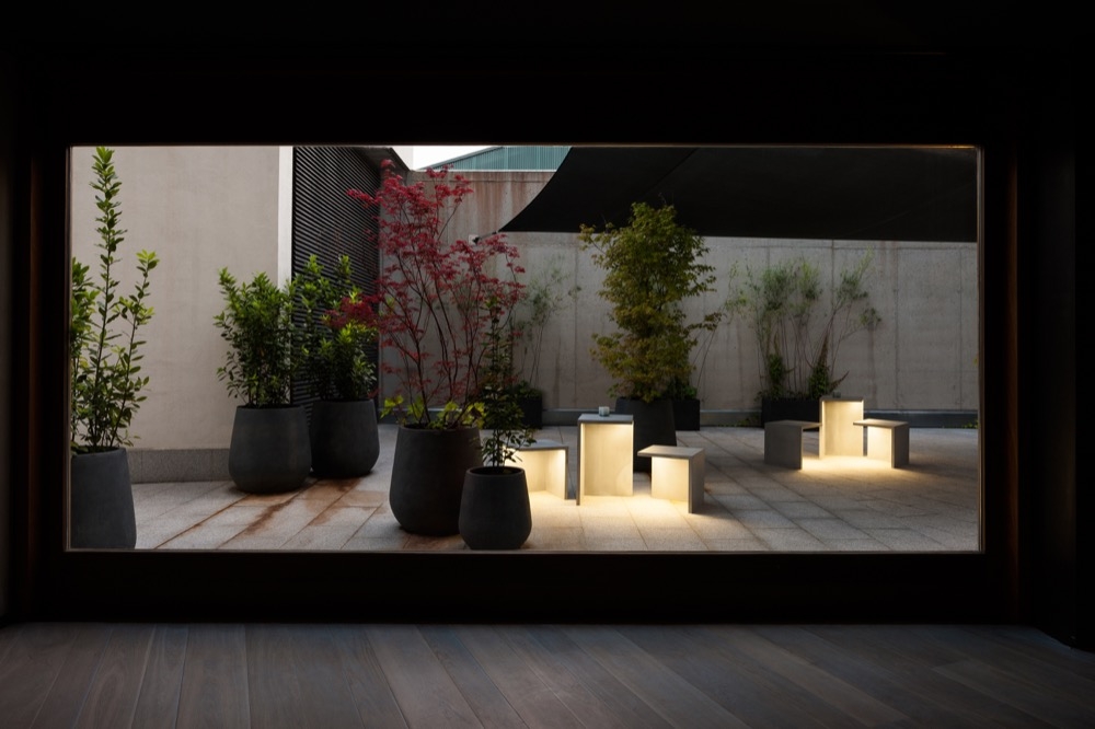 Outdoor Lights - Empty