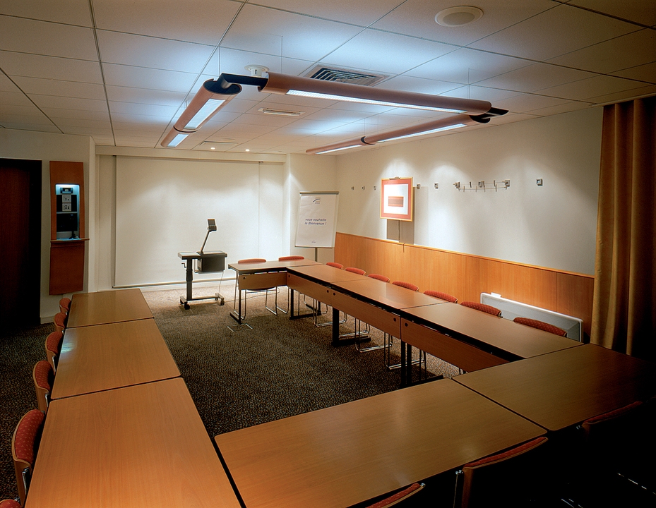 Lighting Control - Wire Rod vs Wireless