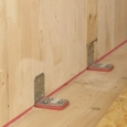 Ángulos y placas clavadas para paneles CLT