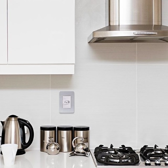 Placa 4x2 3P/ALU para interruptores e tomadas - Orion Materials Chrome Satin