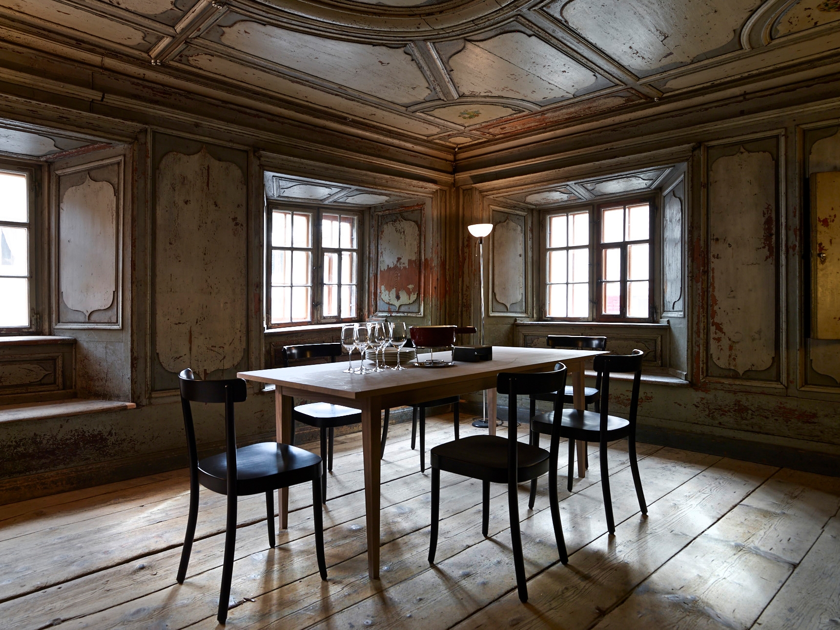 Horgenglarus Furniture in Historic Türalihus