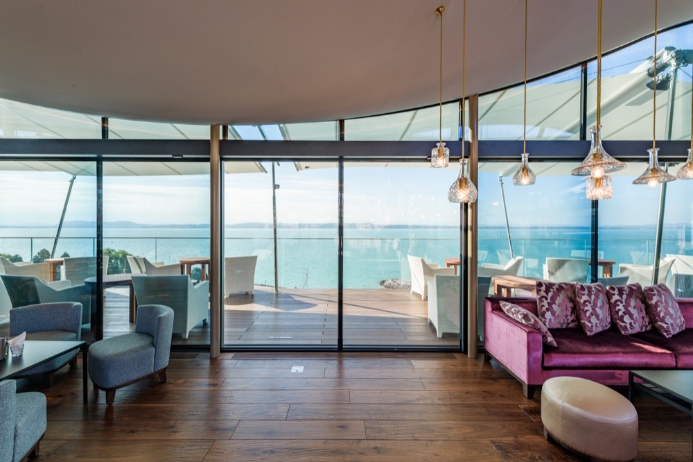 Glass Technology in Hotel Beaulac