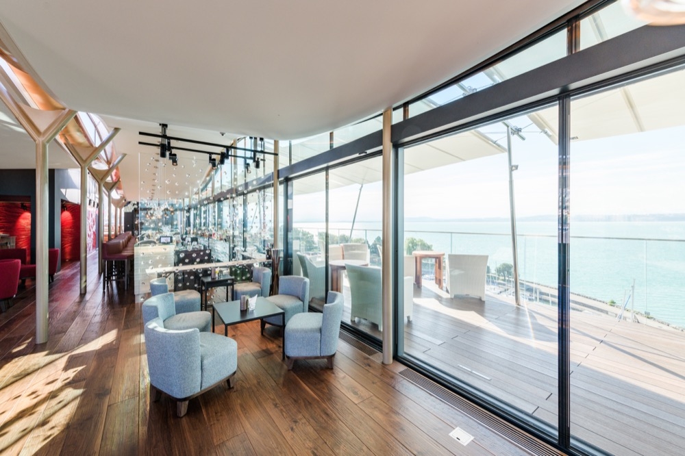 Glass Technology in Hotel Beaulac