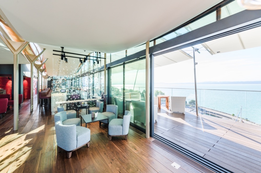 Glass Technology in Hotel Beaulac