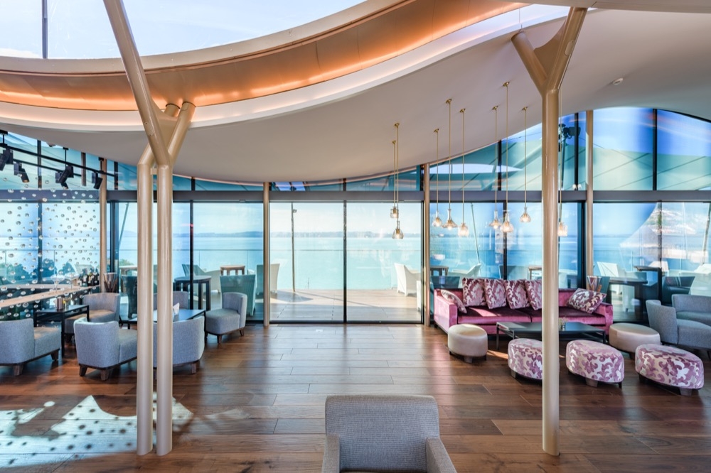 Glass Technology in Hotel Beaulac