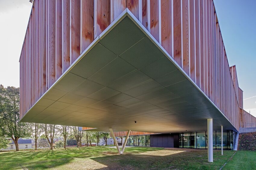 Metal Ceilings – Stretch Metal