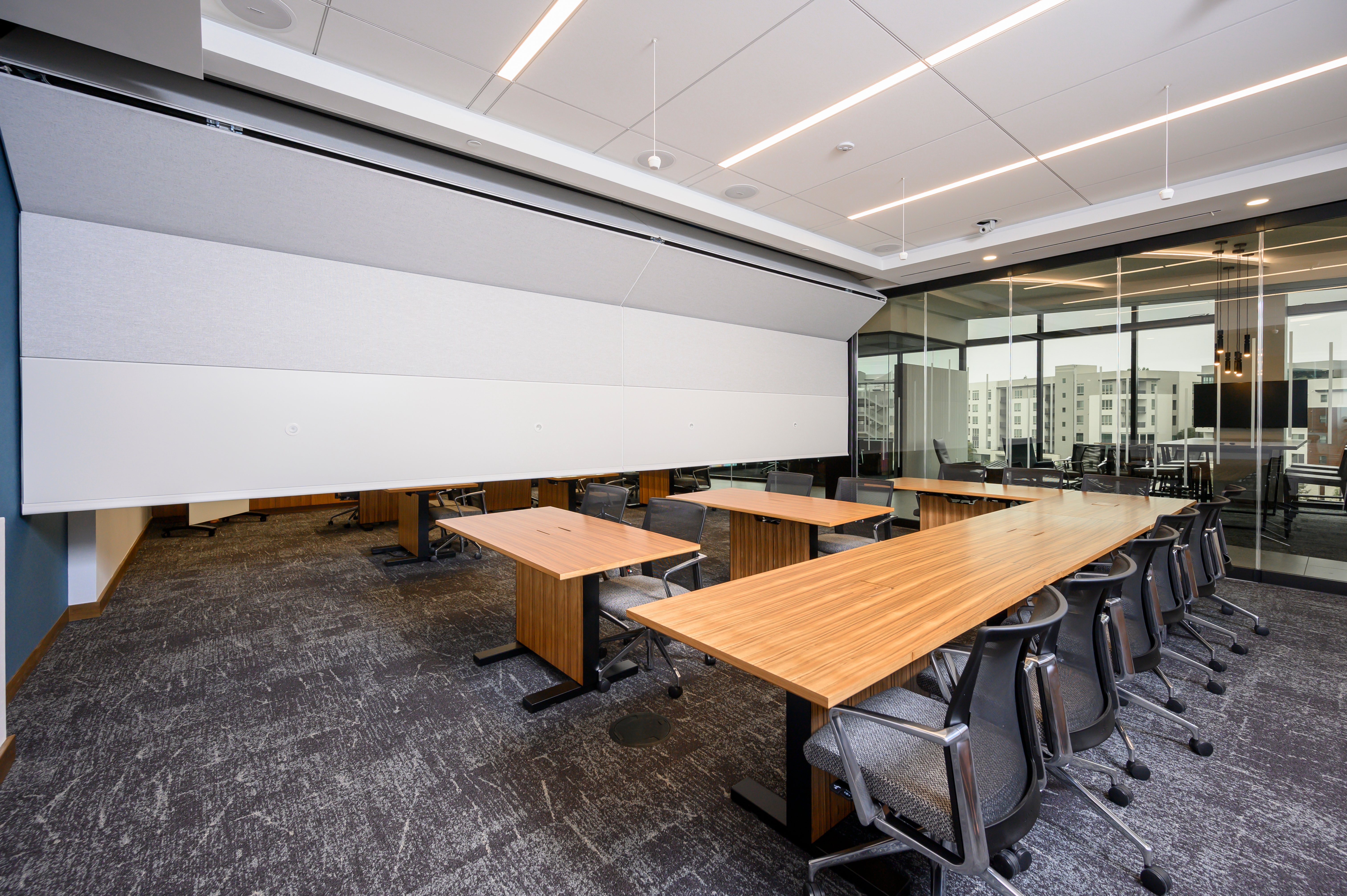 Vertically Folding Operable Walls – Zenith® Premium Series