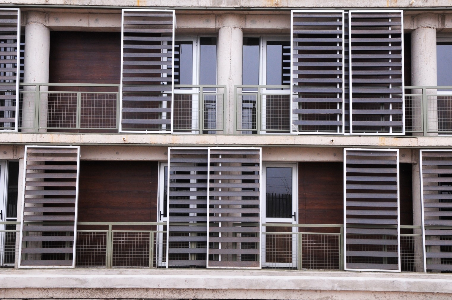 Permanit y Cedral Madera en los bloque de vivienda Social Paniahue - Pizarreño