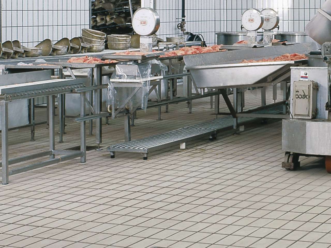 How to Choose the Right Anti-Slip Tiles