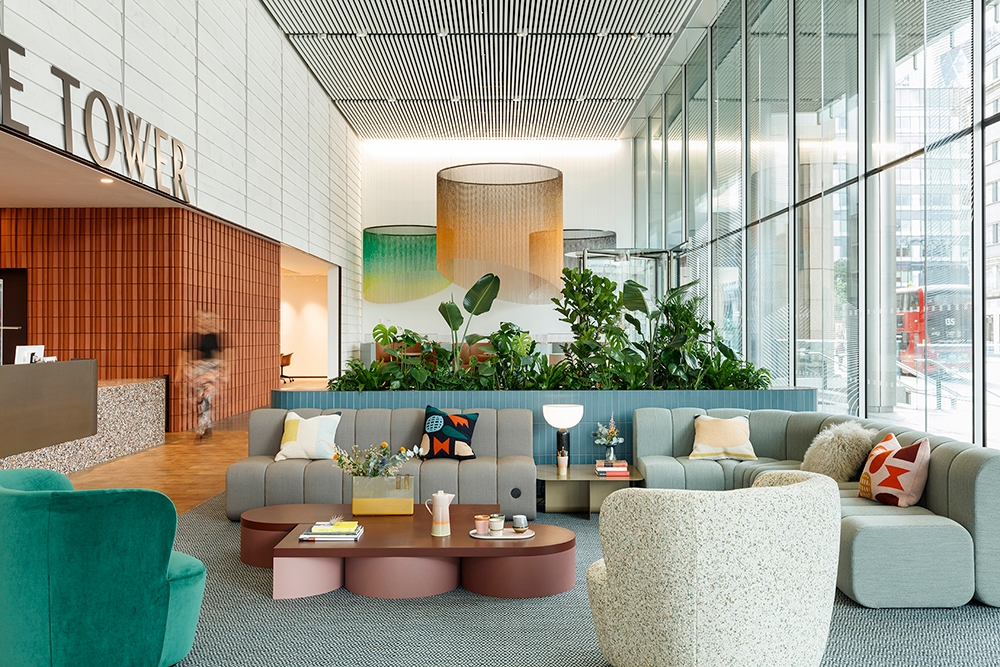 Kriskadecor in Aldgate Tower