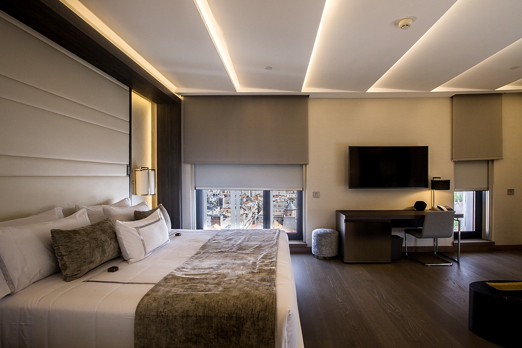 Zipper Box Roller Shades - Zi-Box Duo