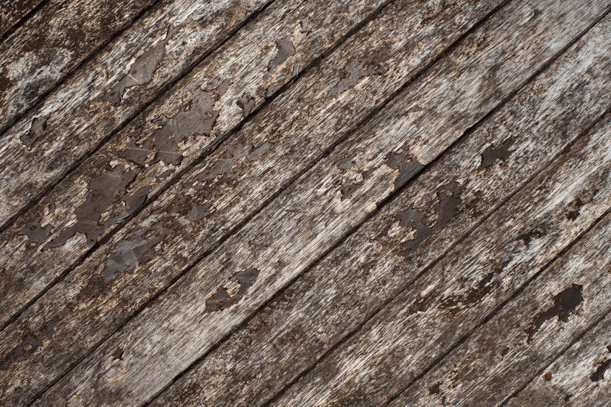 How to Choose a Decking Material for Heat Resistance