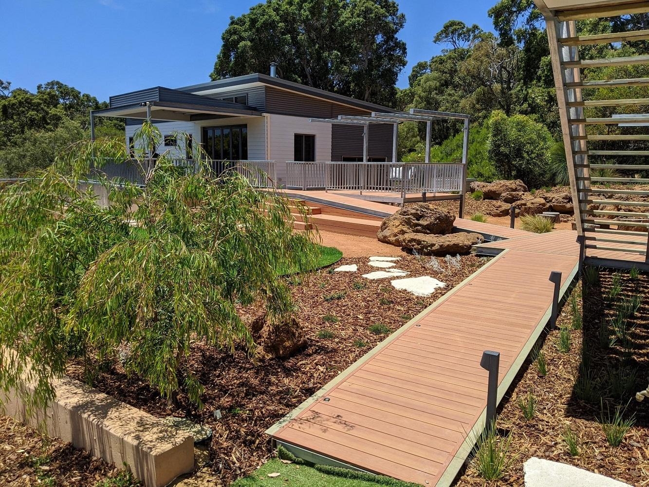 How to Choose a Decking Material for Heat Resistance