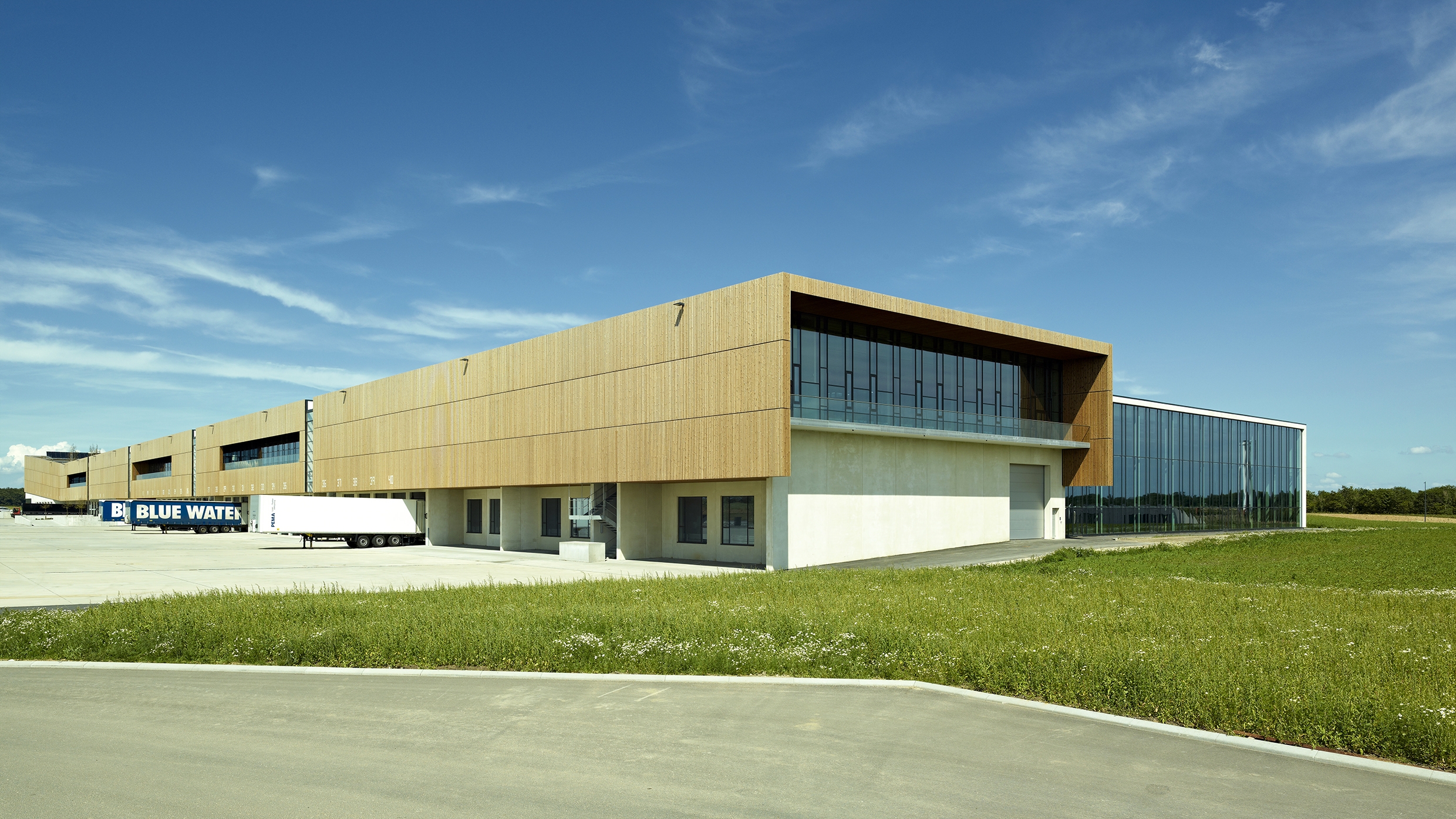 Trimoterm FTV in the BASE - Backing wall