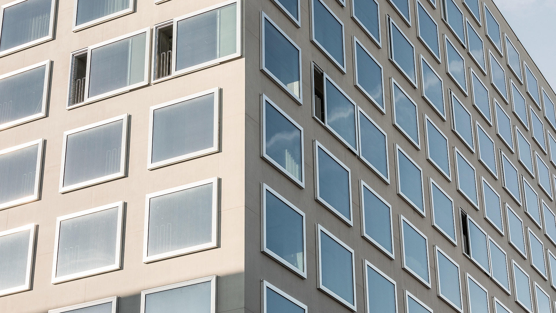 Sliding Windows for High-Rise Buildings