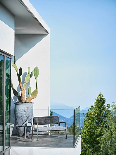 Flexform | Villa Aghe | Photo: Matteo Imbriani | Ortiga Loveseat Sofa