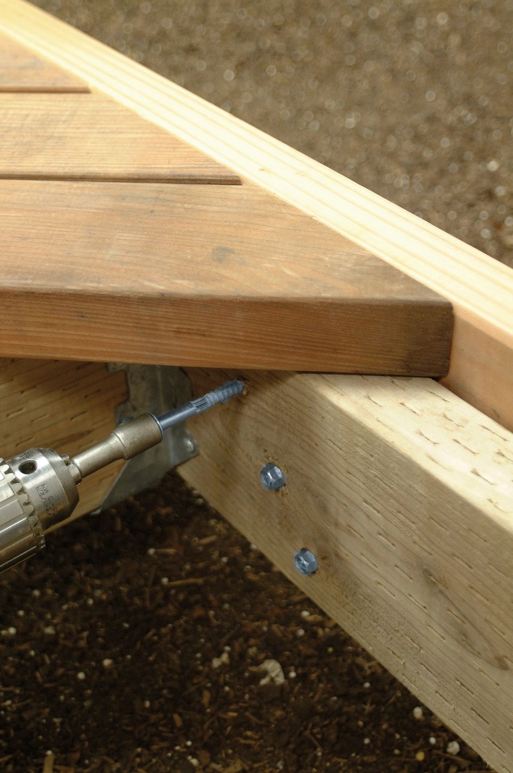 Fijaciones para estructuras de madera y metal