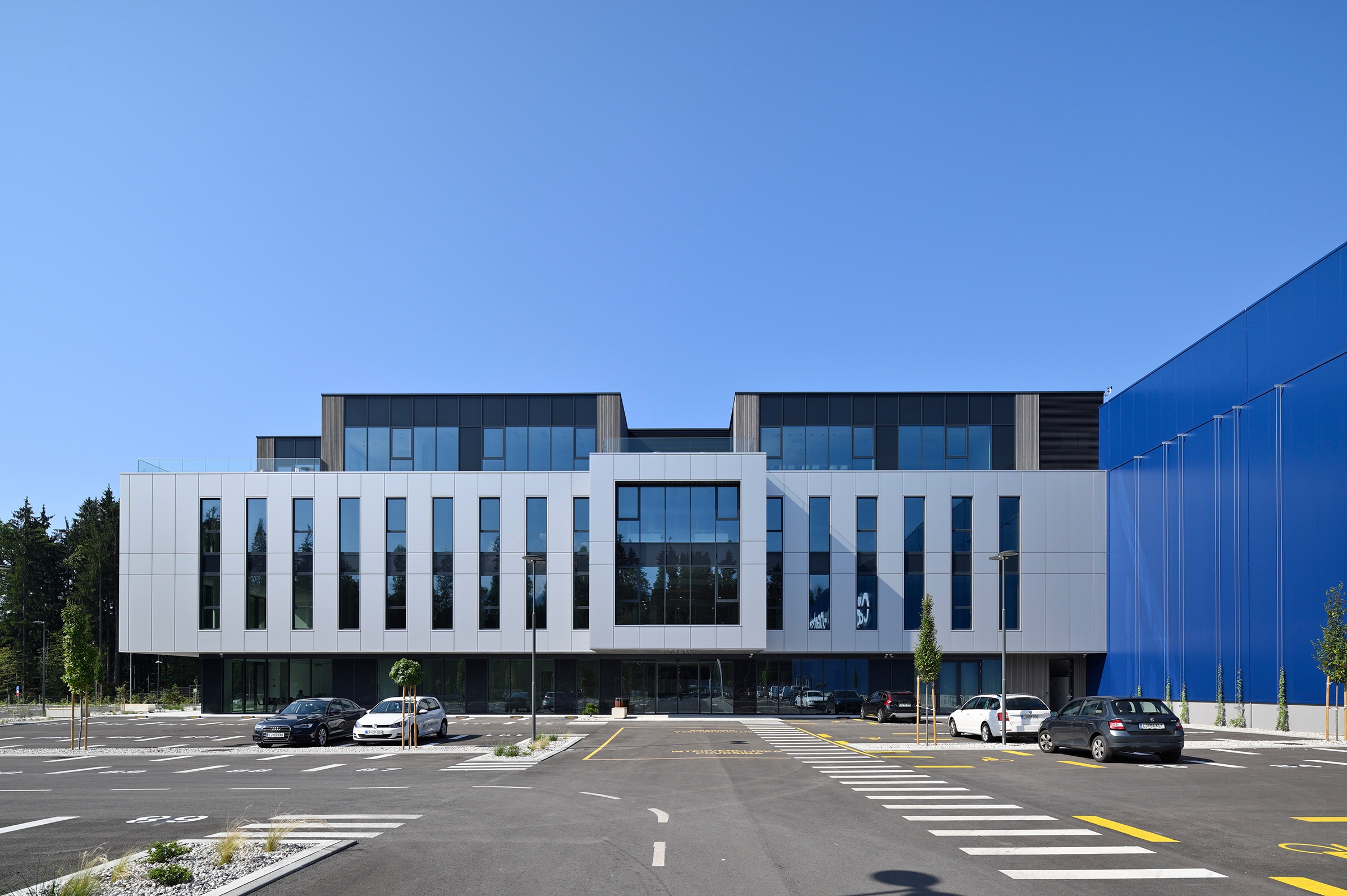 Trimoterm and Qbiss One in Warehouses