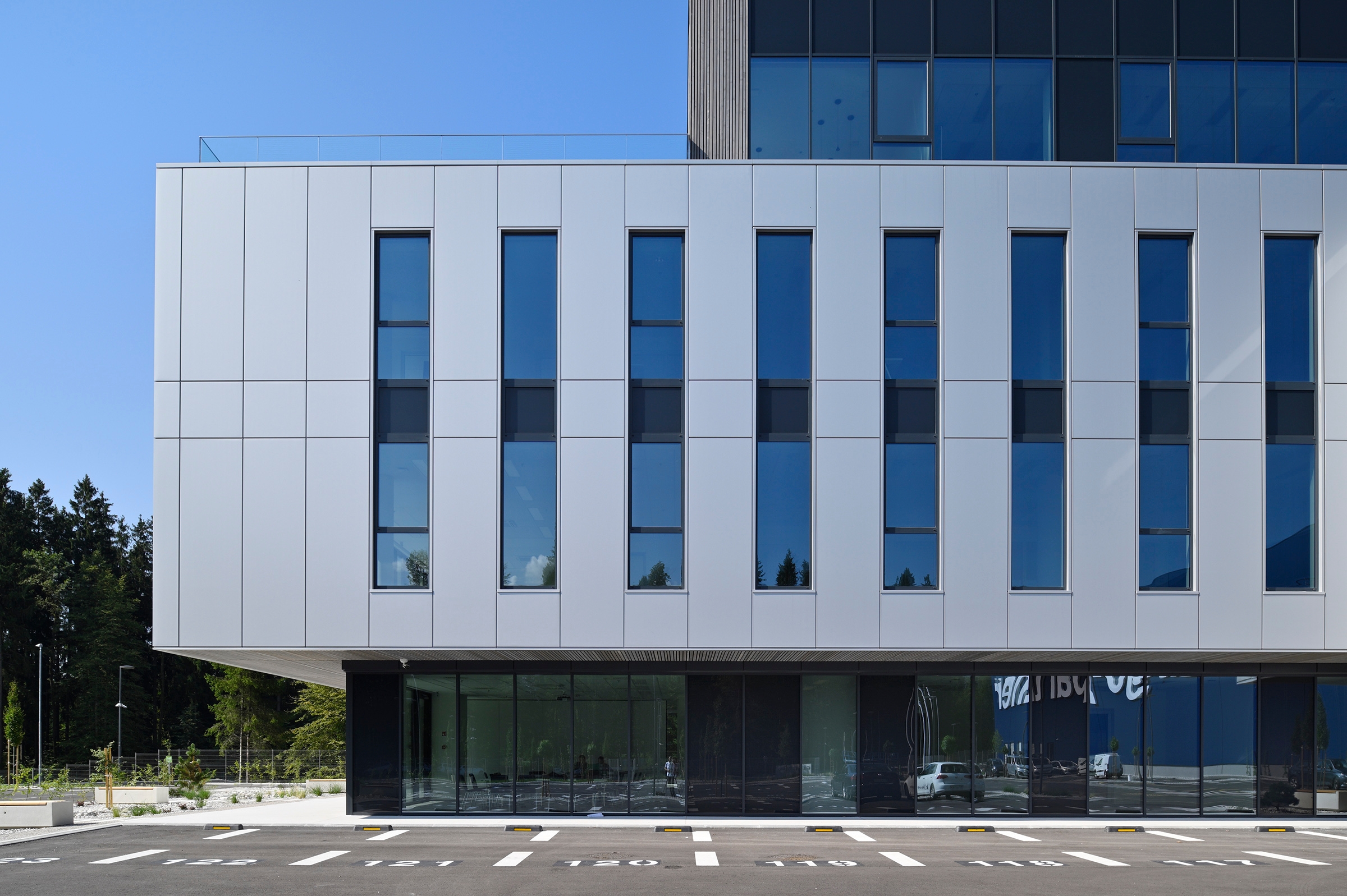 Trimoterm and Qbiss One in Warehouses