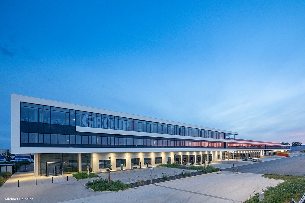 Trimoterm and Qbiss One in Warehouses