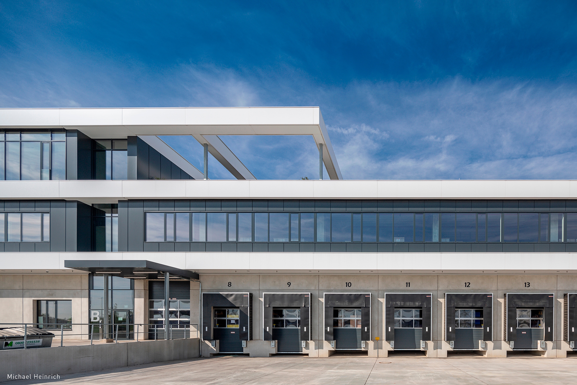 Trimoterm and Qbiss One in Warehouses