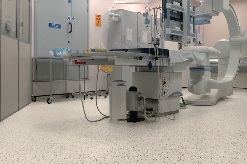 Piso vinílico conductivo Polyflor OHMega EC