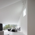 Frameless Glazing in Haus auf sechs Pfeilern