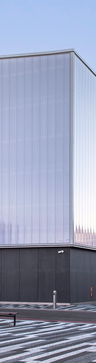 Gallery of Translucent Building Elements in Rooftop Greenhouse - 1