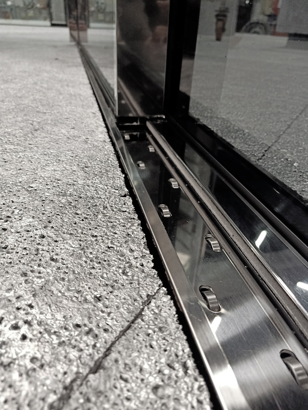 Minimalist Window - ah! Noble Metals