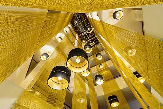 Kriskadecor - Aparthotel Playasol Jabeque Soul - gold sculptural lighting element