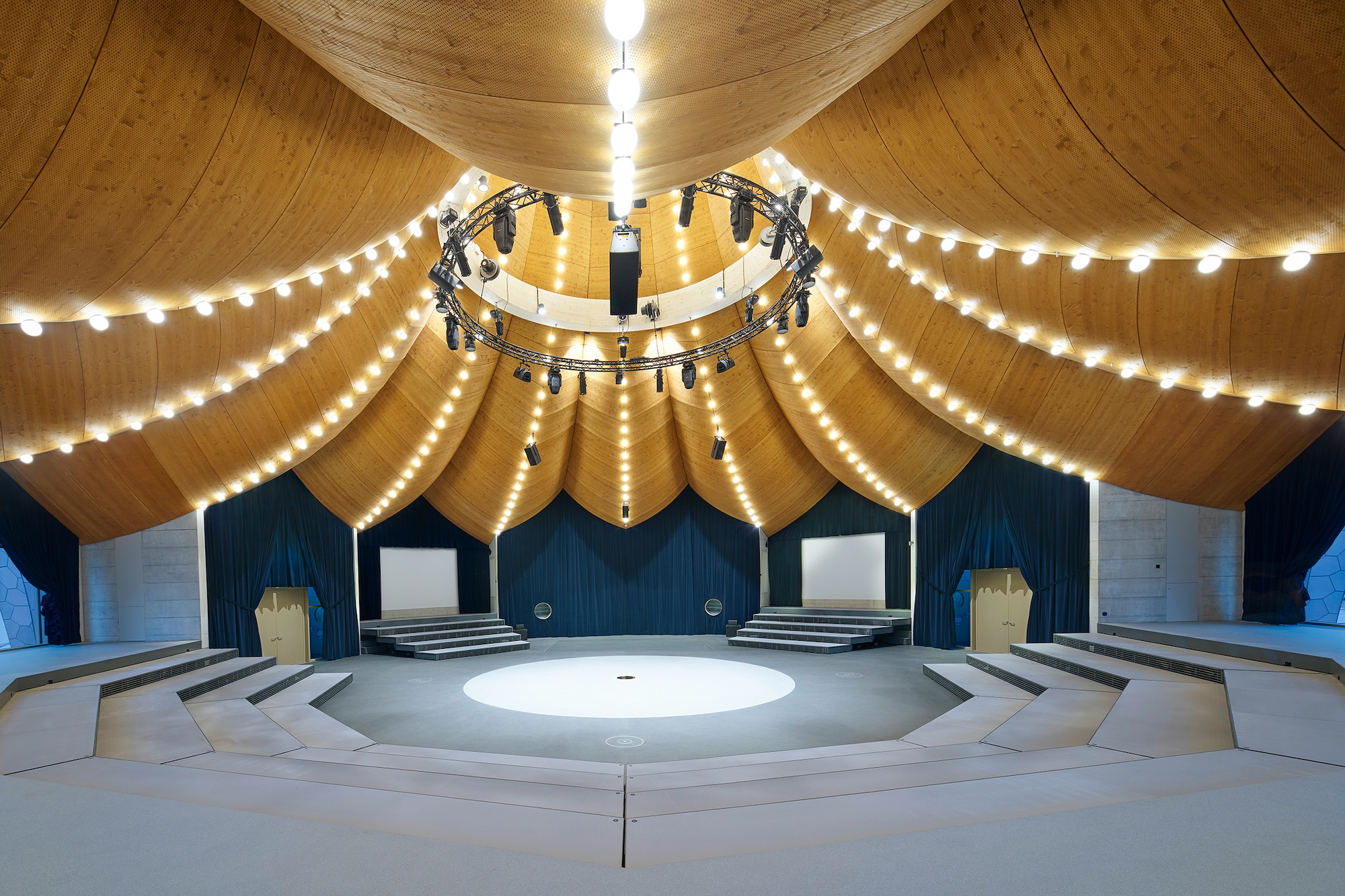 Timber Construction - Knie's Magician’s Hat