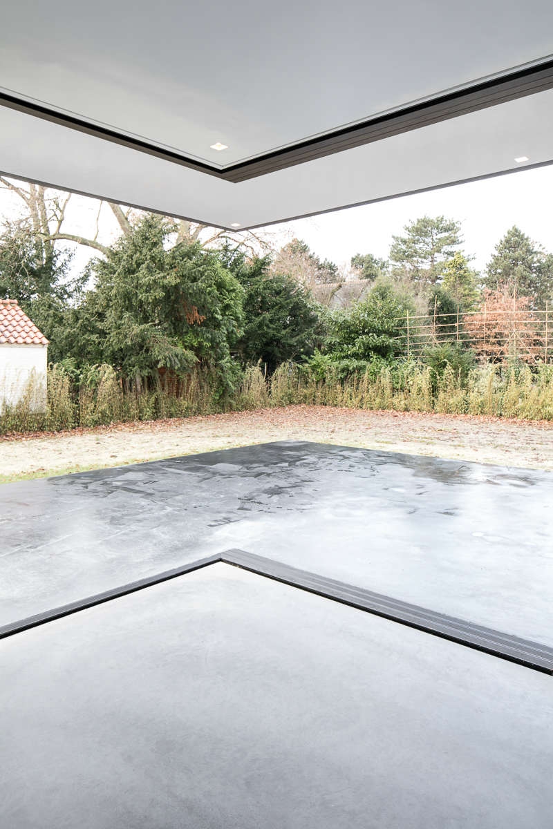 Corner Window - Open Corner