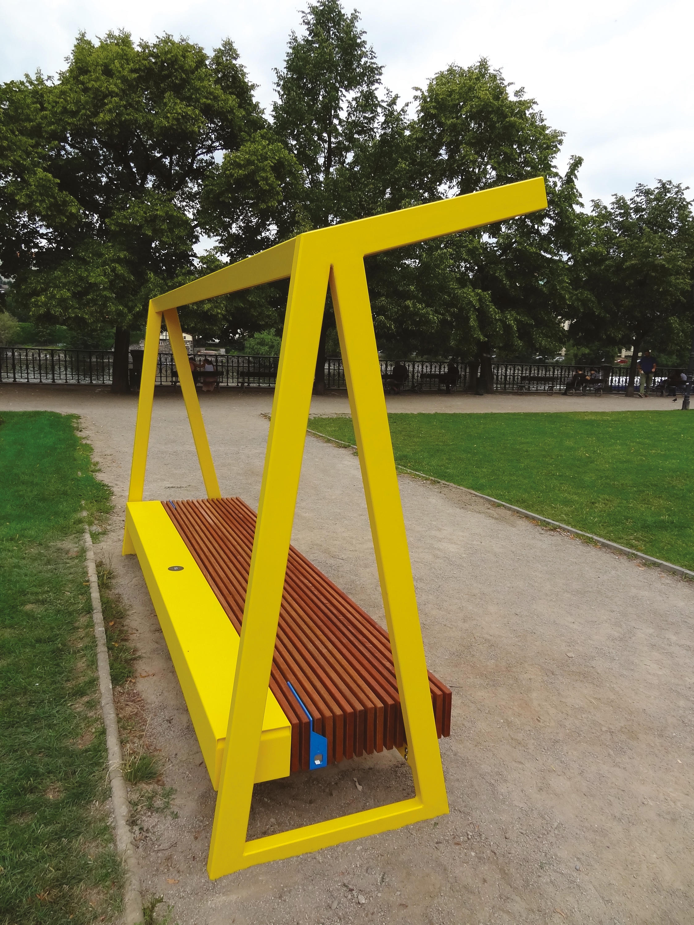 Solar Park Bench - Woody Solar