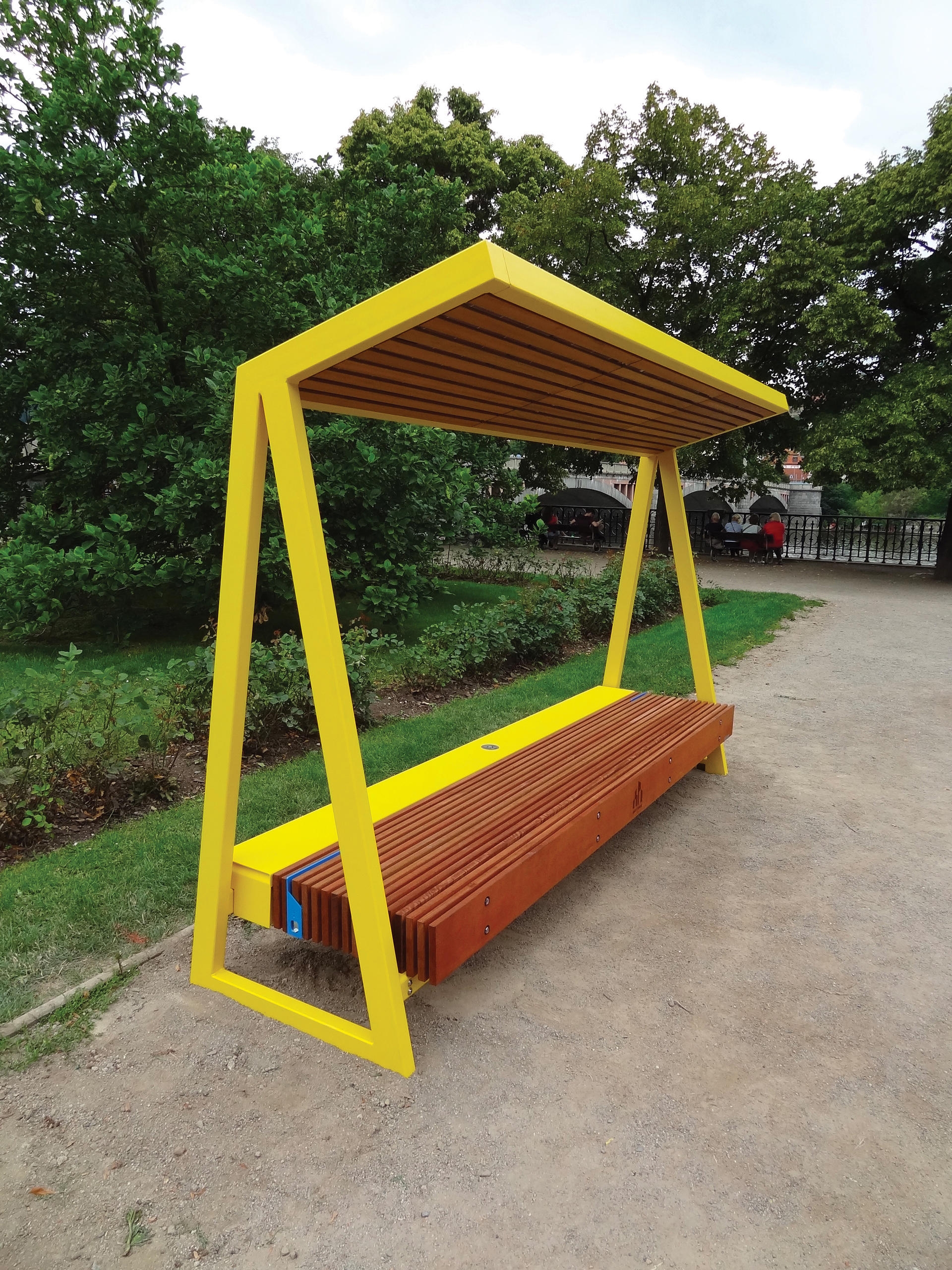Solar Park Bench - Woody Solar