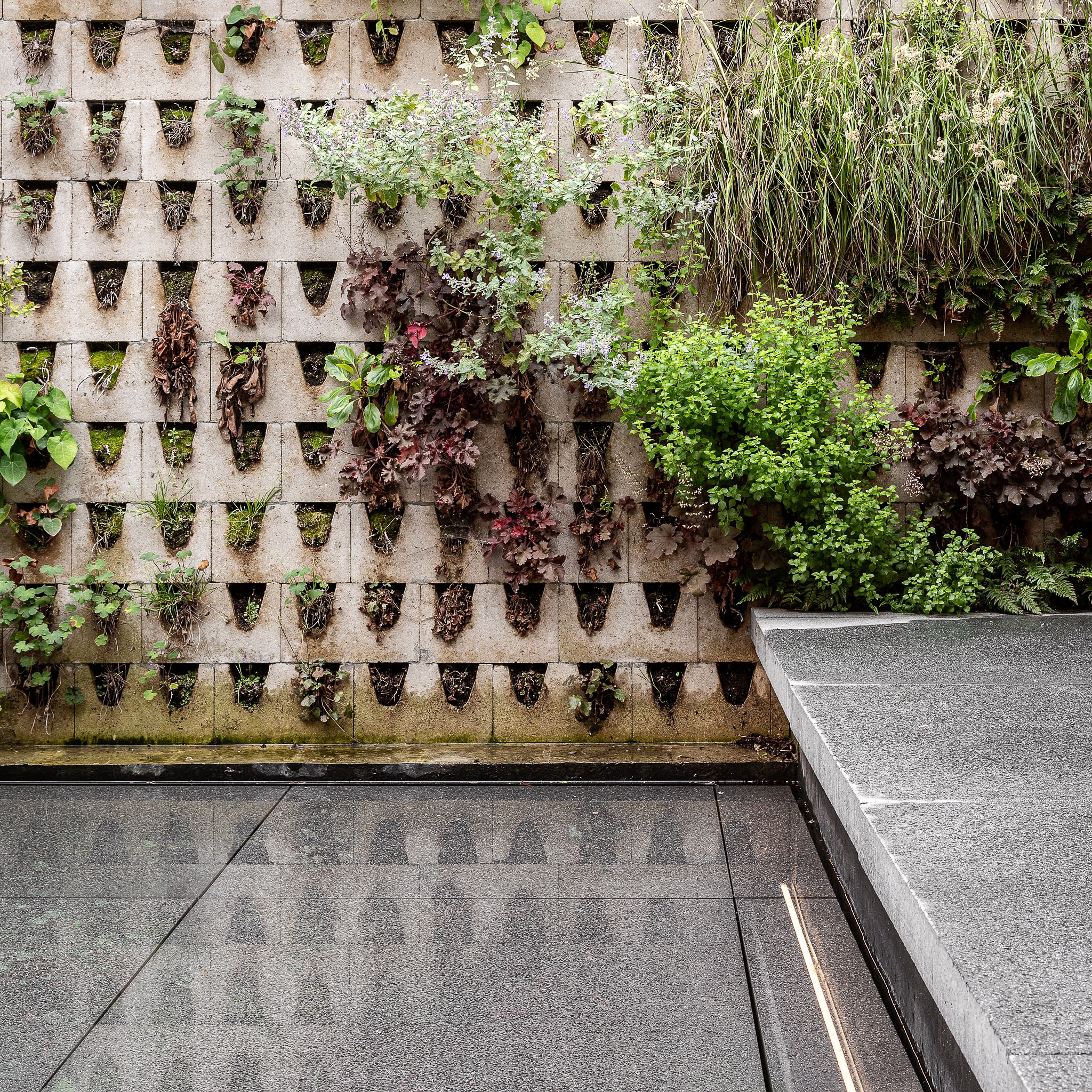 Stabilized Aluminium Foam Façade in New Luum Architects Office