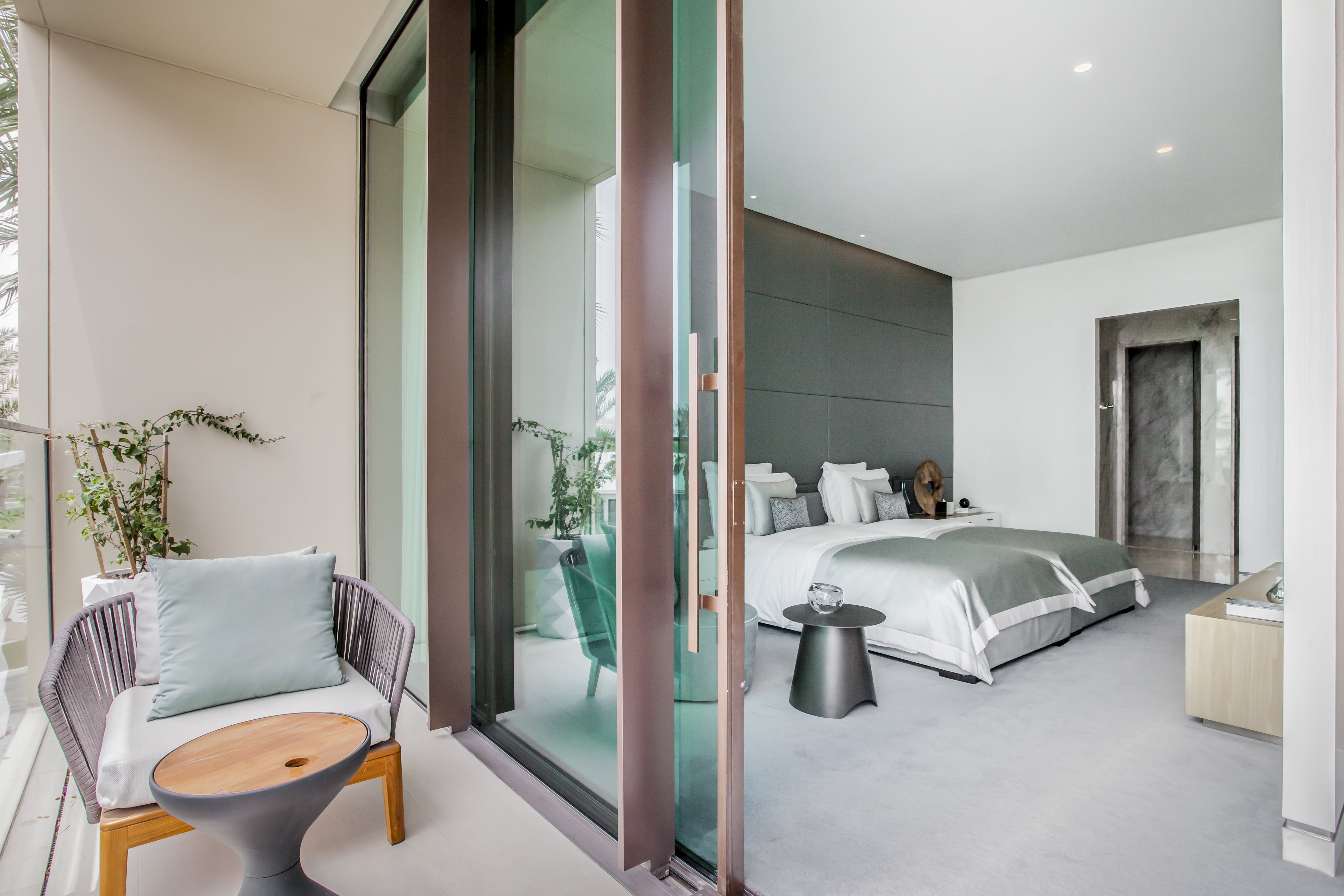 Window Framing System in the Royal Atlantis