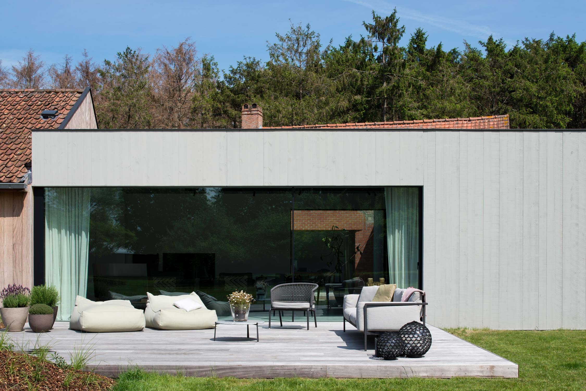 Corner Window in Entourage Residence