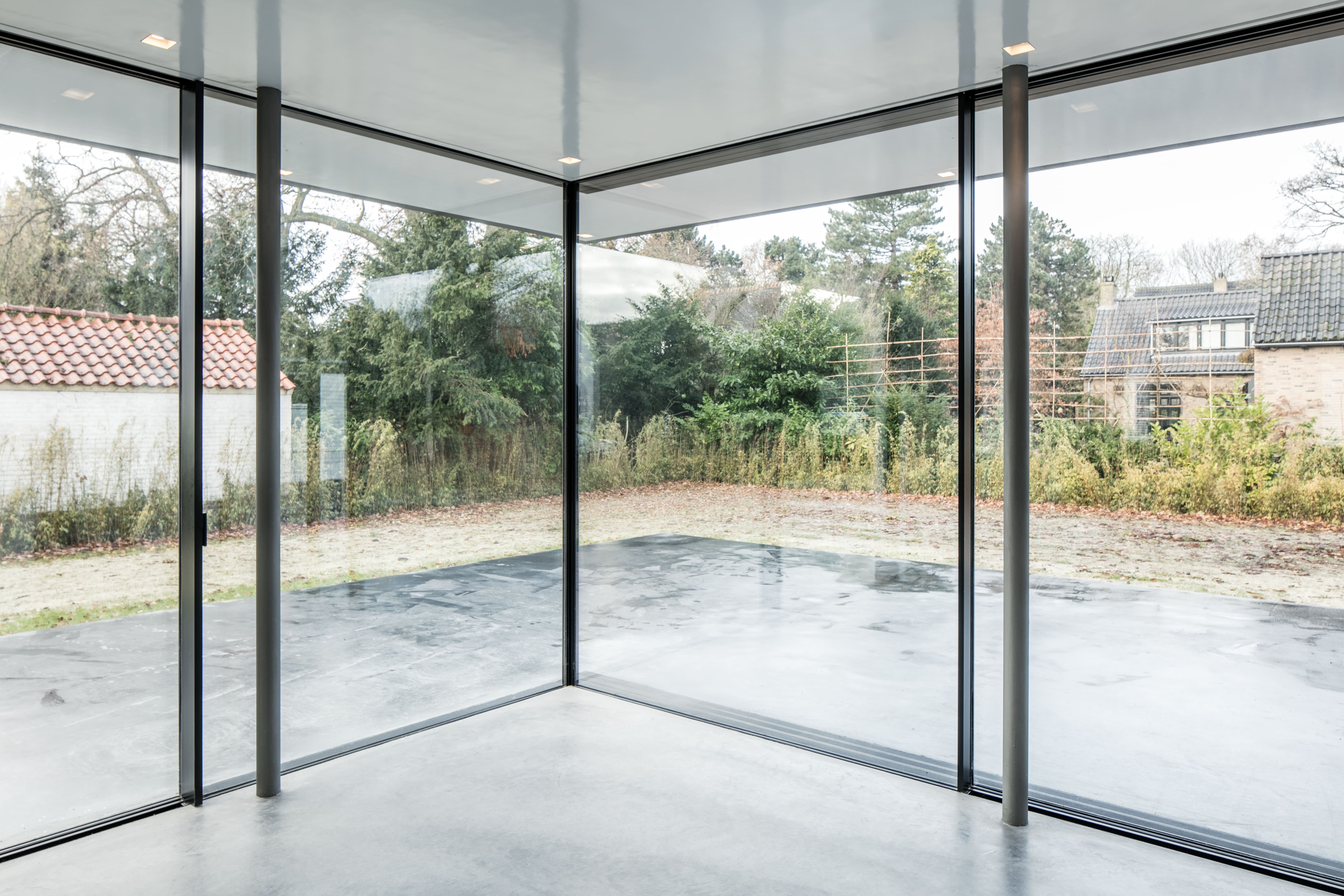 Corner and Sliding Window in Groenland Residence