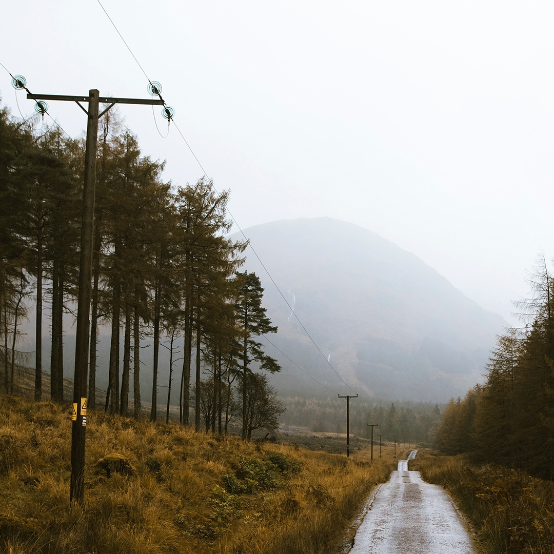 Postes de electrificación y telefonía