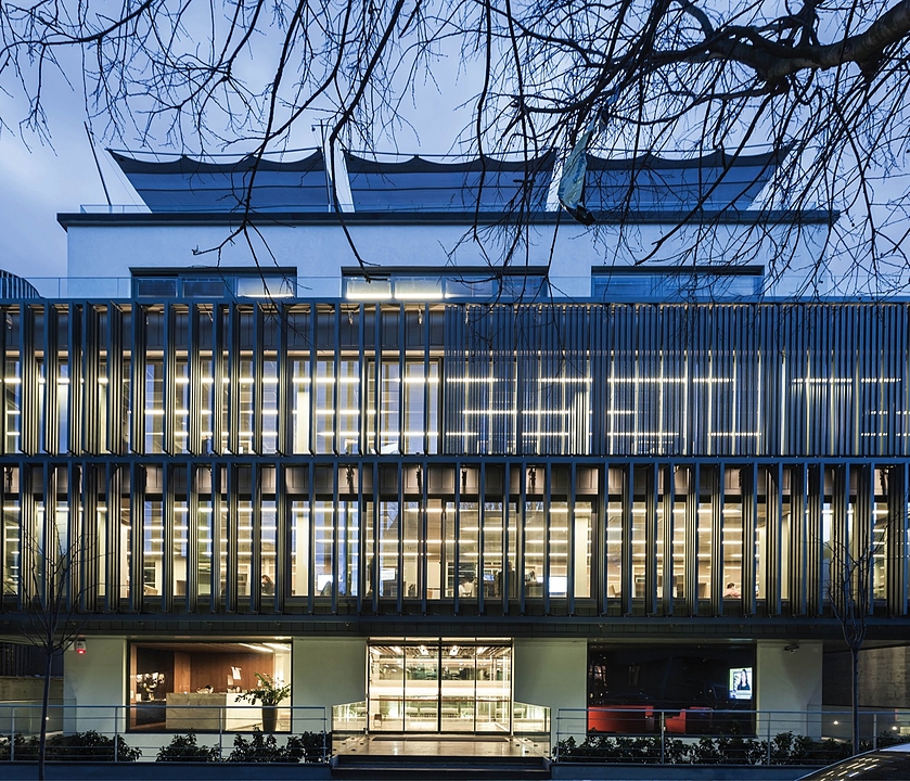 Dynamic Metal Façade Cladding