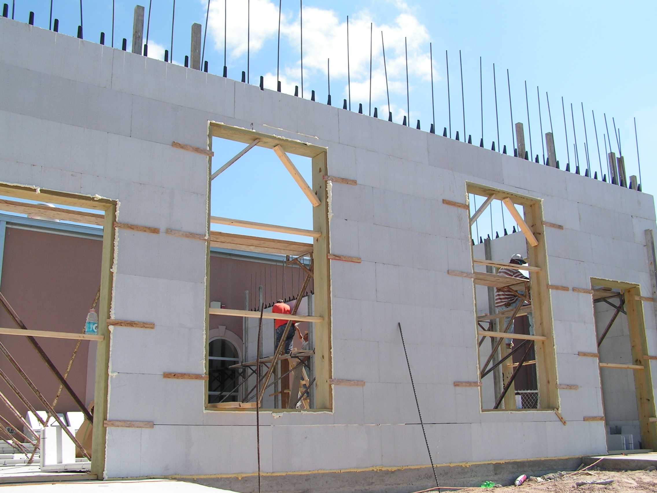 Cimbra aislante para muros HOLMAK®