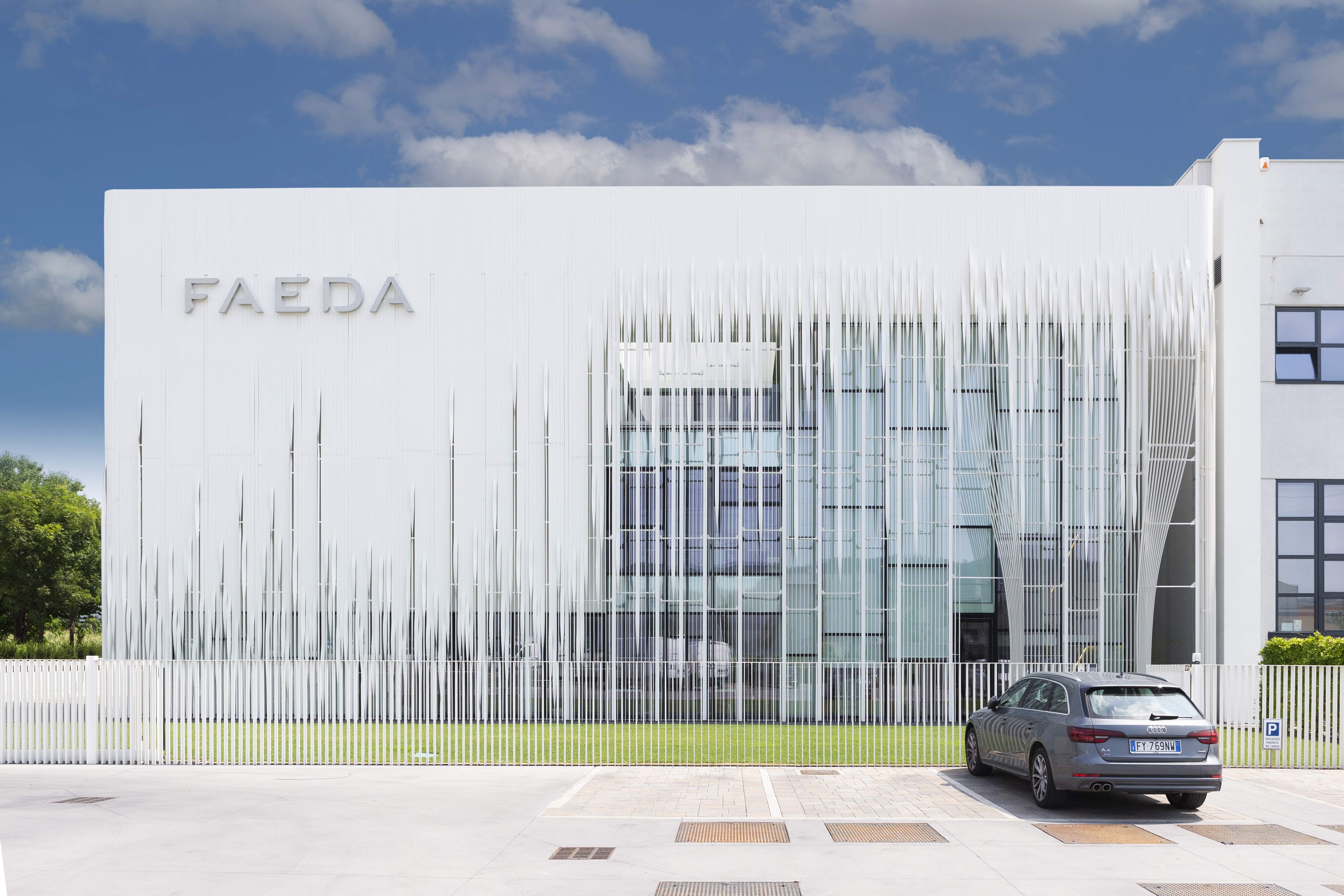 B-Box Roller Shades in Faeda HQ