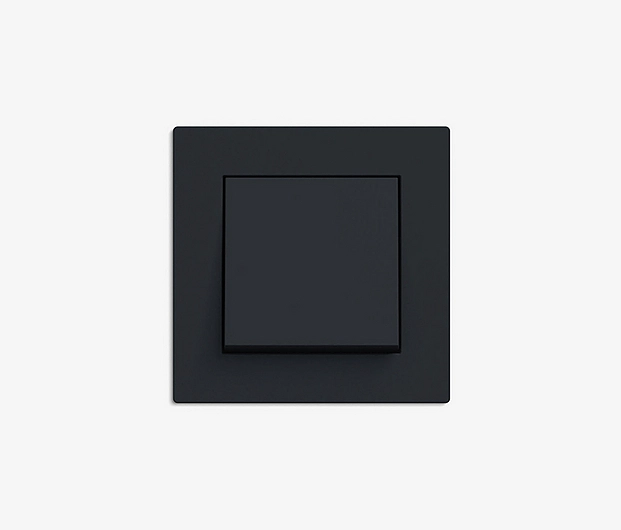 E2 | Instalación plana color negro mate