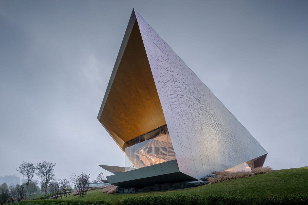 NATURCLAD - W: Installing Versatile Solutions